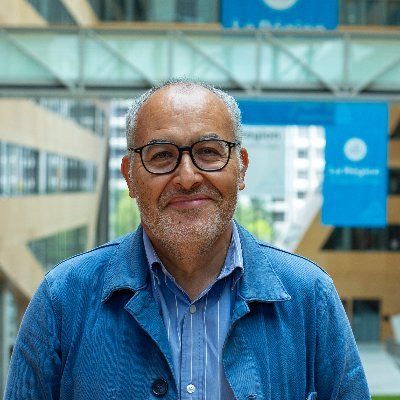 Twitter étant devenu un tremplin pour l'extrême droite, fragilisant le débat public et nos démocraties, je quitte la plateforme et vous donne RDV sur BlueSky !
