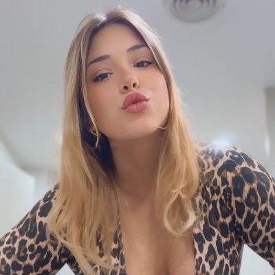 22 | Blonde | Sweet drinks lover | Your guilty pleasure 😏
Late nights get very naughty
Slide into my page its FREE & let’s turn those fantasies real 😈🔥
