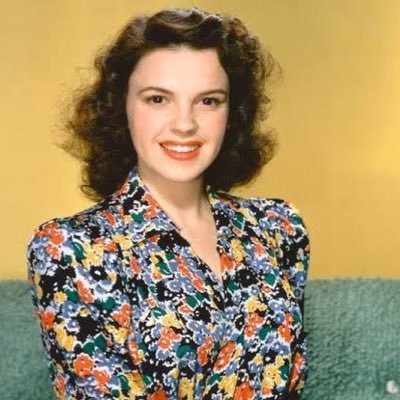 VictoriaaRiv's profile picture. Muy mexicana. Abogada. Mamá incómoda de alguien.