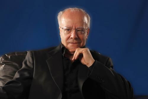 Diseñador de Joyería, fundador de ESOFI Escuela de joyería. Con 63 años de oficio, 35 de ellos dedicado a la enseñanza.