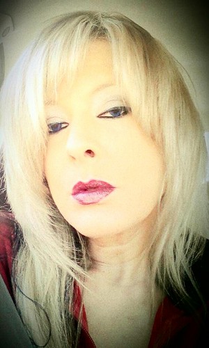 I am a mother,daughter,friend. I love my family,friends and music!!!\\m//
