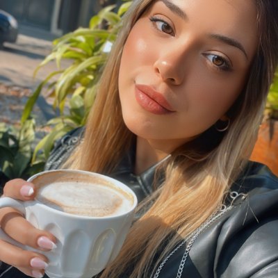 Cleveland blonde 🌟 Coffee, Netflix, & Love Island drama 💖 Drinks with friends 🍸