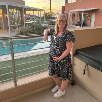 maddierosebxo's profile picture. Final year trainee clinical psychologist currently on maternity leave 🤰🏼. First time mummy. Lived experience of MH 💕