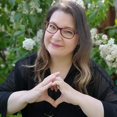writer, crazy mum; diver, day dreamer; visionary of sustainability; childrens aid activist; #wasserfallsturz #wodasböseregiert #einmalkurzdieweltretten