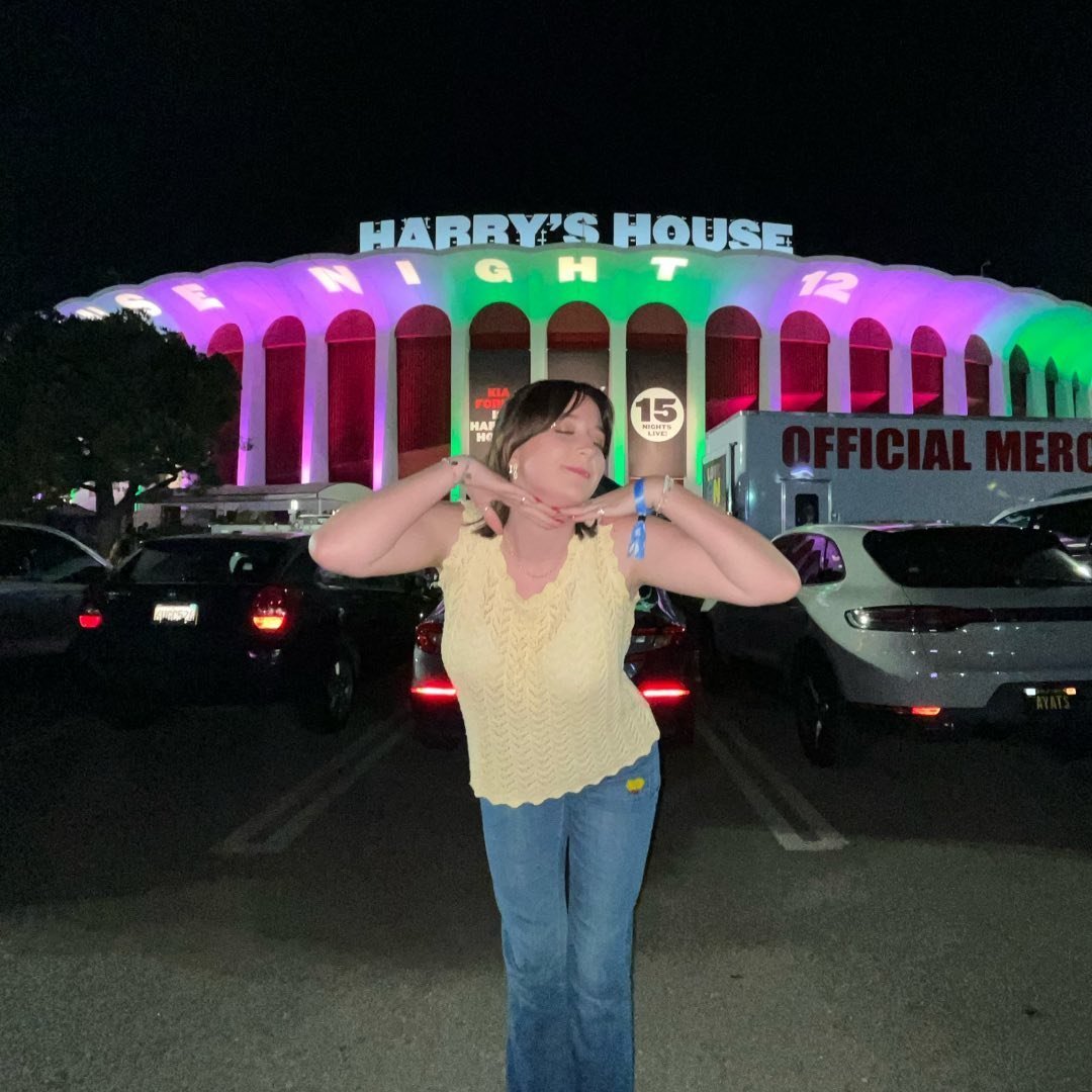 carm490iwiofna's profile picture. vintage clothing enthusiastharry styles devoteeleoEIU 21 Fashion Merchandising