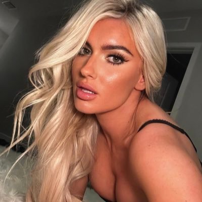 Blakemonroewwe
AEW woman's world champion š