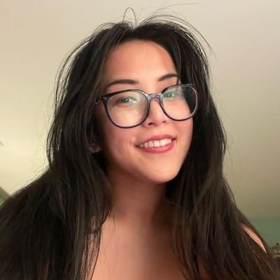 Renteriacarroll's profile picture. A good girl with good heart🥰@Alaska queen #OnlyFans..🔞interested in getting my used panties/thongs💦 stained with my cum..via mailing addres D.m me privately.