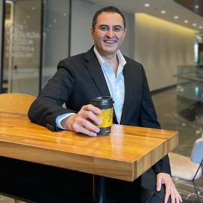 george__042's profile picture. 私たちは皆、夢を見ることができますが、それを実現するには、自分の夢を信じなければなりません