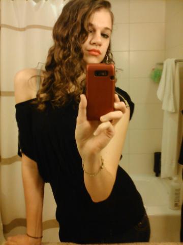 Im 19 love to meet new people and hang out.... if u want to know something as me #TEAMFOLLOWBACK #Teamchaosusa @chaosusa