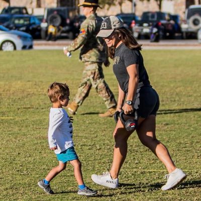 LeahAnnGRob's profile picture. news junkie • geriatric millennial