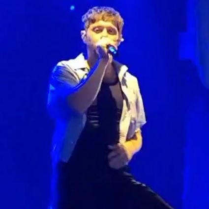#LOUIS: I don’t want it to fucking end
18/05,21/05 y 22/05 vi a Louis. 03/12 y 04/12 vi a Harry, me saludó y sonrió. 02/10 vi a Niall y me miró.
