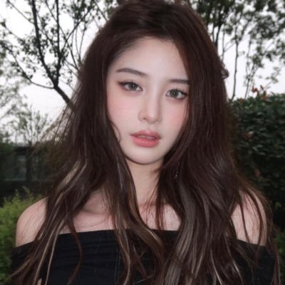 https://t.co/QrbQ4qZZYd Lovestruck beauty and voices that will bleeding you dry like a goddamn vampire in the midnight. Yours truly, Maribel.