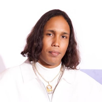 En Alofoke Media Group y Los Jediondos, actor, abogado, pasa agua y abre puerta, si me va a seguir para quejarse de lo que pongo no me siga.