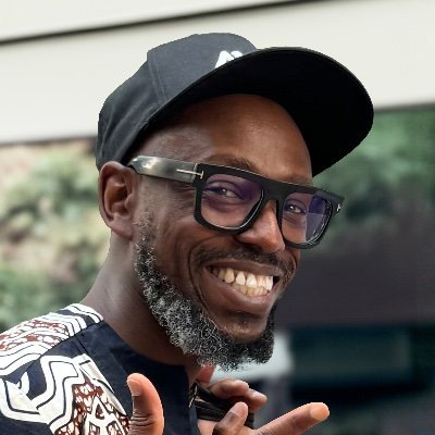 Graphiste, artiste, panafricaniste | Instagram: https://t.co/tnCFzdLkEq