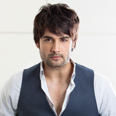 Supporting Vivian Dsena In BB 18 ||