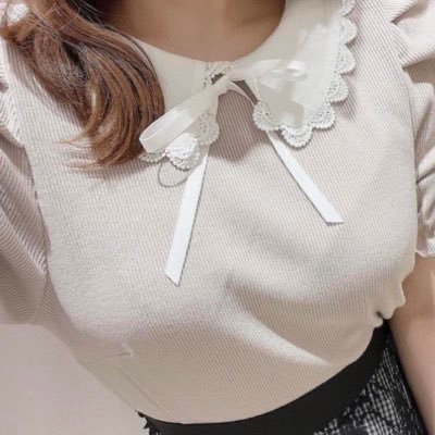 私たちは友達になり、一緒にデートや会話を楽しむことができます。一緒に買い物をして、親密なカップルの楽しさを味わう,LINEで私を追加してくださ