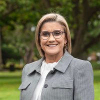Kim Bence (@kbencekim) Twitter profile photo
