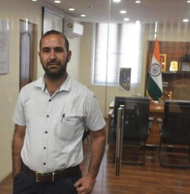 ShahTahir148243's profile picture. 