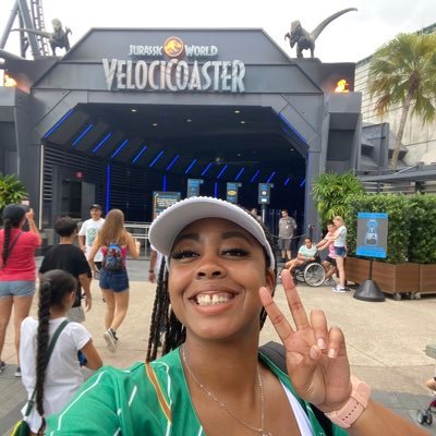 FAMU Grad 💚🧡, Traveler 🧳, Movie Lover 🎥 ,Creative Mind 🧠🙇🏾♀️🌟, VetLife🐱🐶🩺