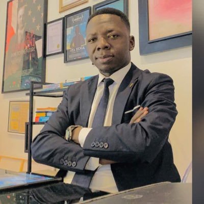 journaliste et incubateur de PACIFIQU’INFOS, travail chez ZOPMEDIA. Kayembetshexi@gmail.com +243820134804