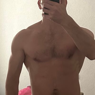 strongtogethe_r's profile picture. 