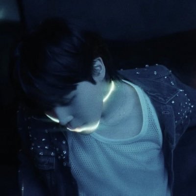 jimimslay's profile picture. here & queer