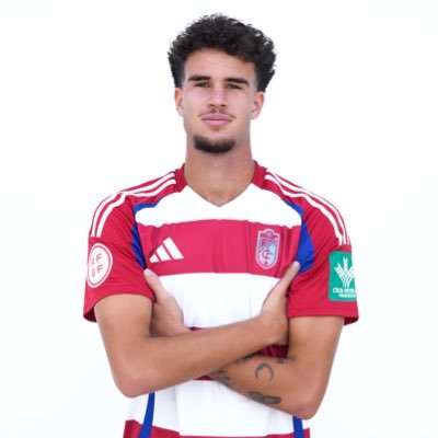 Footballer for @GranadaCF Sponsored by @Adidas