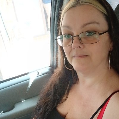 Navy Veterans Wife, Navy Vaterans Daughter, Mom, Mére, WoW Lover, Gamer, Pagan HP/Minister, Berner, Treehugger, Poet, Dreamer, Loyal and brutally honest.