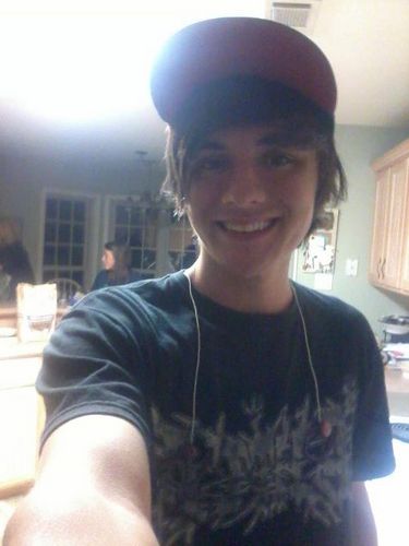 Cheers_To_This's profile picture. I skate play drums and xbox. I'm a hardcore kid and proud of it. My best friend is @StormiChalonerr and she's amazing. I skate to live, i'm a drummer for life.