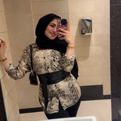 كُن بَلسَماً إِن صارَ دَهرُكَ أَرقَما وَحَلاوَةً إِن صارَ غَيرُكَ عَلقَما .💙 👩🏻⚕️Faculty of medicine | MUST