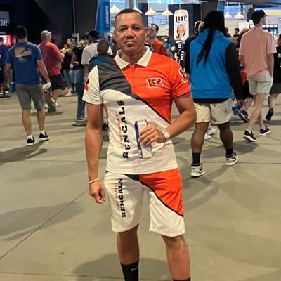 Lover of Jesus,Ky Basketball,Reds,Bengals,Ohio St Football,Ny Yankees...Also I cheer for the local teams Xavier and UC. 8 years U.S Army(3 years in Germany)