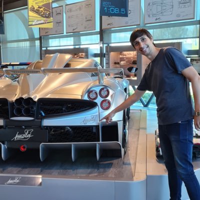Product designer. Contradictorio, soñador y muy curioso. Quiero conocer el espacio, ofertas por DM.