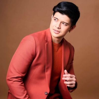 RAYVERLOVERS Fan Group. Ang importante sa 'kin nandyan kayo. Love you, guys! ♥ -- Rayver Cruz to RAYVERLOVERS.