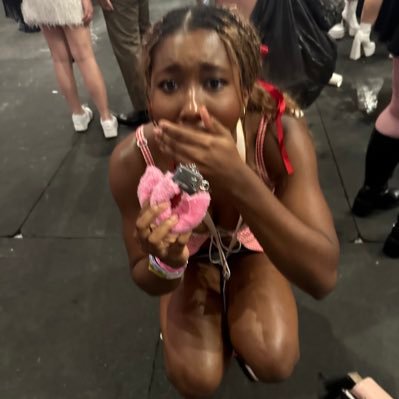 “rachelle? DAMN rachelle!” sabrina handcuffed me and called me hot… 9 year old me would NOT believe this