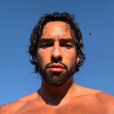 rogermiIIa's profile picture. 