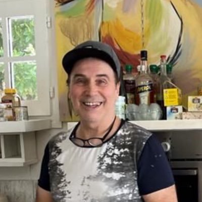 Leuk🇨🇭Trarego Viggiona🇮🇹
Politisch interessiert🇨🇭🇺🇦
Sänger/Moderator/ Wirt/ Caterer/ Pensioniert