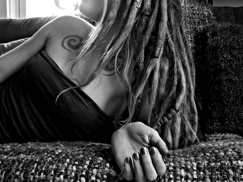 hippiebitch_'s profile picture. If we all had a bong, we'd all get along.