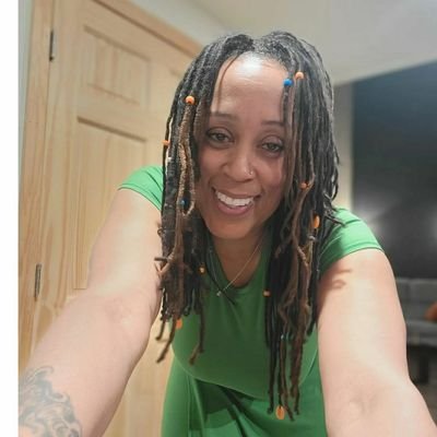 OWNER OF A REAL ESTATE BROKERAGE COMPANY 💯🏁 LGBTQ+🏳️🌈I'M A LESBIAN LIKE GIRLS WHO LIKE GIRLS
