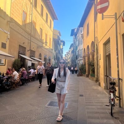 happy_book7's profile picture. 제 삶에서 소중한 것은 행복과 book, 행북입니다. 글을 통해 위로와 용기를 전하고 싶습니다.