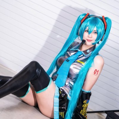 182cm🇯🇵🇨🇦⋮ 動画クリエイター/モデル/コスプレはじめました ⋮ お仕事依頼は✉️ ⋮ TikTok 12万人⋮ instagram 4.5万人⋮ YouTube 2万人⋮百合動画、身長差動画とか作ってます⋮ オフショや小規模告知は🗝️ @super_mishaco ⋮各種SNSはこちら↓