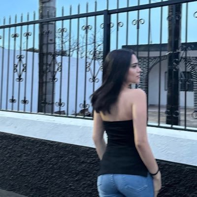 velazquezmv1's profile picture. 🍒