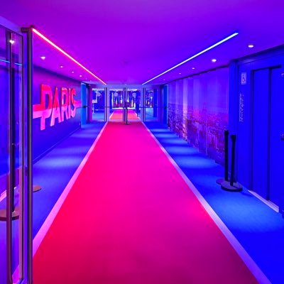 Akamzkk's profile picture. ICI C’EST PARIS ! ❤️💙