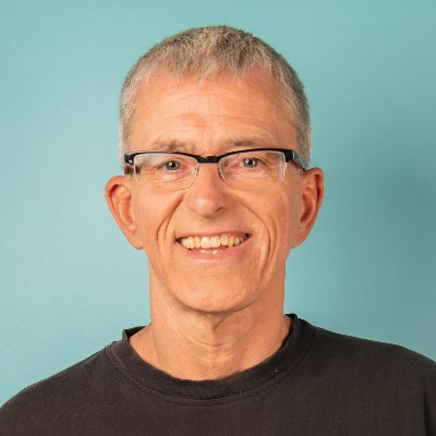 ROntrup's profile picture. Schreiber, Kreativdirektor, Wanderer, mit starkem Interesse an wissenschaftlichen Themen