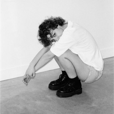 vapidfleurs's profile picture. 🤠