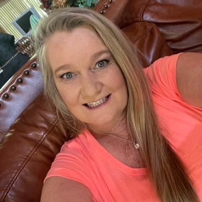 krnrae's profile picture. Minnesota Vikings girl living in a California world. 💜💛💜💛💜💛 #SKOL.