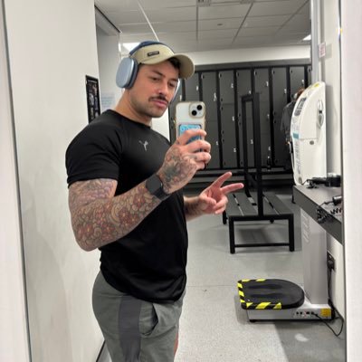 Even with a swollen nose, I can still smell rat.. he/him. Help me I’m poor: https://t.co/zWLPgatdSl