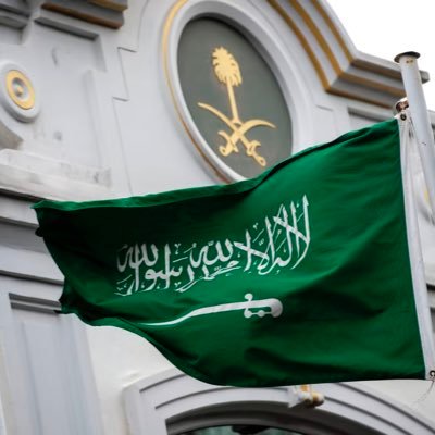 ماجستير قانون عام / محاضر بكلية الحقوق سابقا/ اخصائية عقود وشؤون قانونية/مهتمة بتطوير الذات/ هاوية للقراءة 📚( ذات حظ عظيم 🤍)