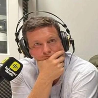 🎶🎶Con la gente que me gustaaa...🎶🎶🎶. Me dedico a lo mio que es construir. A veces hablo en @informaradio_ y @periodistadigit.