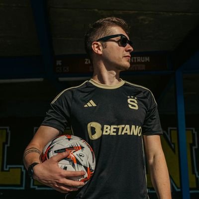 Moldovan living in Prague 🇲🇩🇨🇿
Web dev and photographer @brasovan.ph
@ACSparta_CZ, @ManUtd and @LewisHamilton supporter