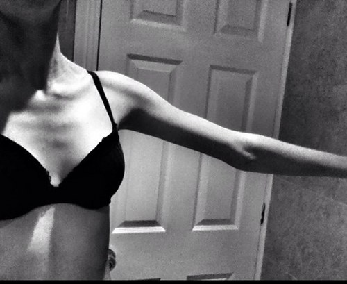 EDNOS. Vegetarian. Age: 23. BMI: 18.4. Goal: to stop hating this body of mine.
FYI: I am NOT 'pro' eating disorders. Thank you, please.